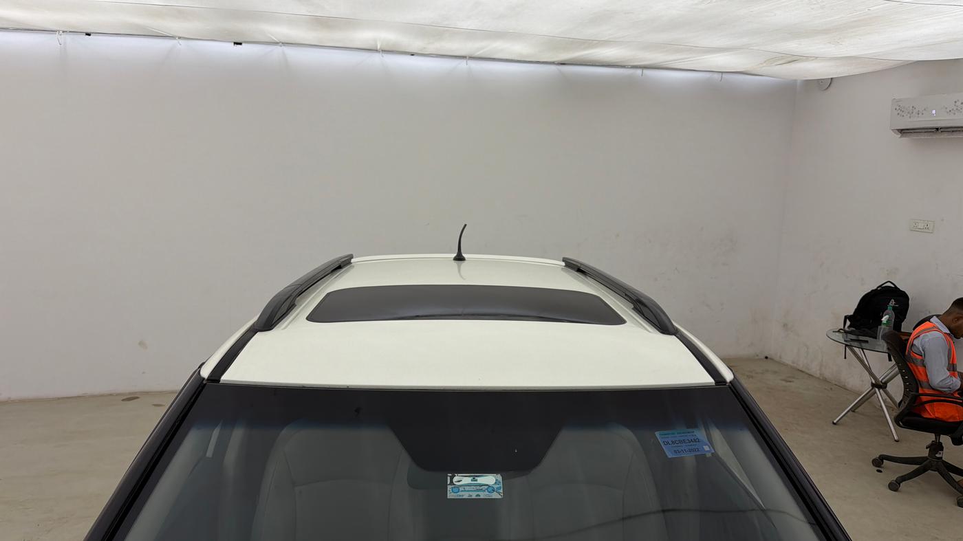 2022 Mahindra XUV300 W8 (O) 1.2 PETROL, Petrol, Manual, 28,505 km, Moonroof/ Sunroof