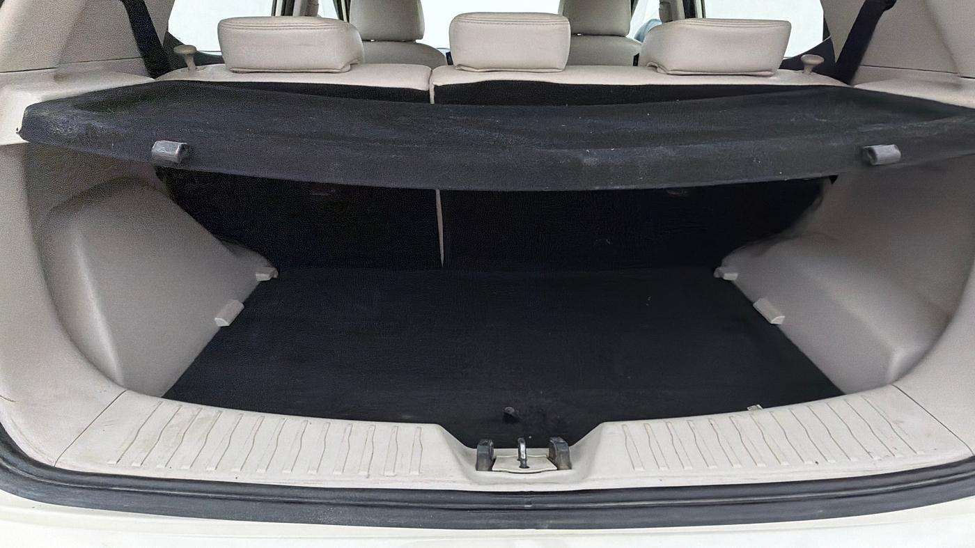 2022 Mahindra XUV300 W8 (O) 1.2 PETROL, Petrol, Manual, 28,505 km, Boot Inside
