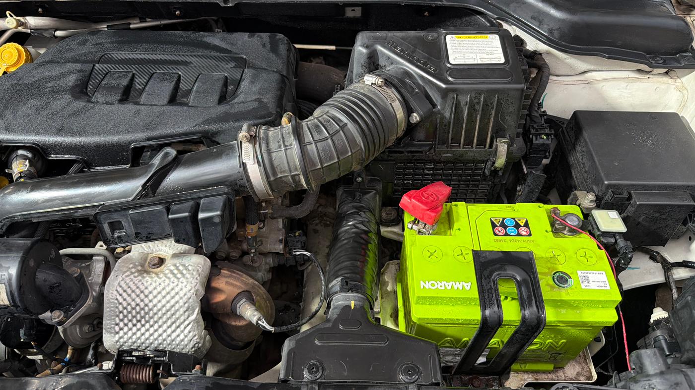 2022 Mahindra XUV300 W8 (O) 1.2 PETROL, Petrol, Manual, 28,505 km, Engine View - Left