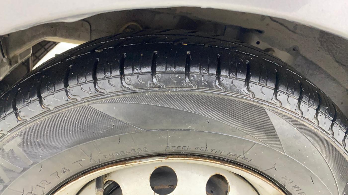 2014 Hyundai Eon ERA +, CNG, Manual, 1,13,407 km, Right Rear Tyre Tread