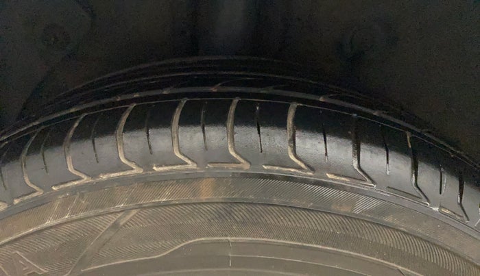 2015 Hyundai Elite i20 SPORTZ 1.2, Petrol, Manual, 68,266 km, Right Rear Tyre Tread