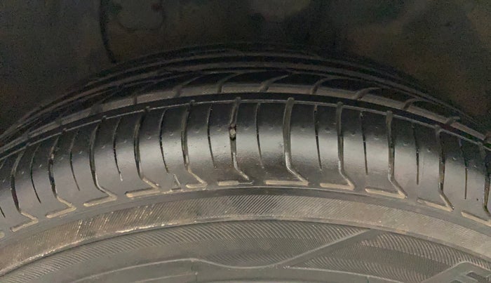 2015 Hyundai Elite i20 SPORTZ 1.2, Petrol, Manual, 68,266 km, Left Front Tyre Tread