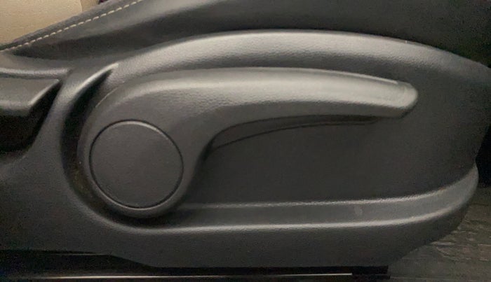 2015 Hyundai Elite i20 SPORTZ 1.2, Petrol, Manual, 68,266 km, Driver Side Adjustment Panel