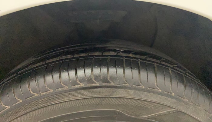 2015 Hyundai Elite i20 SPORTZ 1.2, Petrol, Manual, 68,266 km, Right Front Tyre Tread