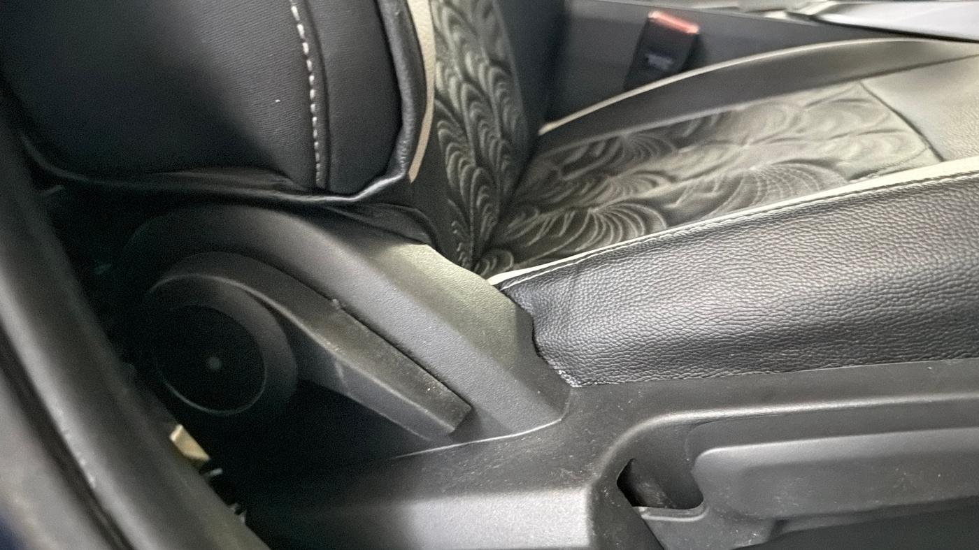 2025 Tata ALTROZ XZA PLUS (O) SUNROOF P , Petrol, Automatic, 11,859 km, Driver Side Adjustment Panel