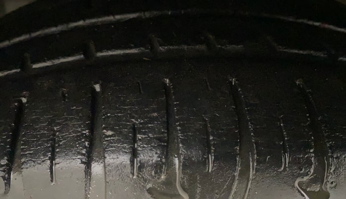 2018 Hyundai Grand i10 SPORTZ AT 1.2 KAPPA VTVT, Petrol, Automatic, 28,023 km, Left Front Tyre Tread