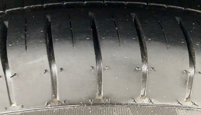 2018 Ford Figo Aspire TITANIUM 1.2 PETROL, Petrol, Manual, 35,945 km, Right Rear Tyre Tread