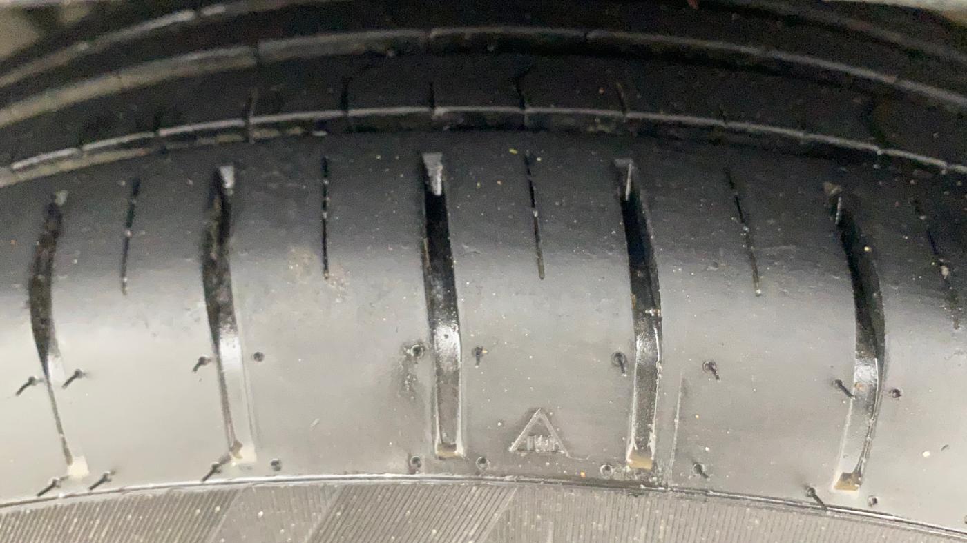 2018 Ford Figo Aspire TITANIUM 1.2 PETROL, Petrol, Manual, 35,945 km, Left Front Tyre Tread