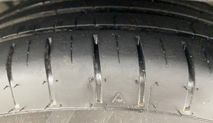 2018 Ford Figo Aspire TITANIUM 1.2 PETROL, Petrol, Manual, 35,945 km, Left Front Tyre Tread