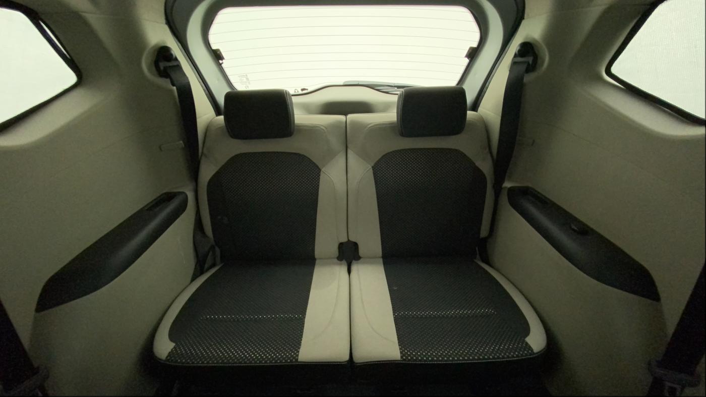 2020 Renault TRIBER RXZ AMT, Petrol, Automatic, 30,123 km, Third Seat Row ( optional )