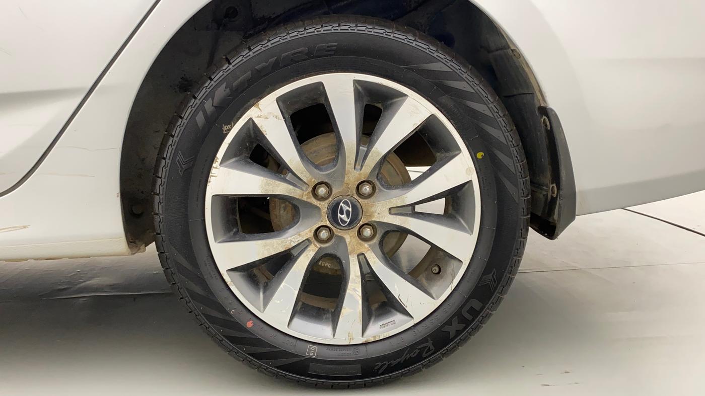 2015 Hyundai Verna FLUIDIC 4S 1.6 VTVT S(O), Petrol, Manual, 43,577 km, Left Rear Wheel