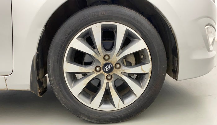 2015 Hyundai Verna FLUIDIC 4S 1.6 VTVT S(O), Petrol, Manual, 43,577 km, Right Front Wheel