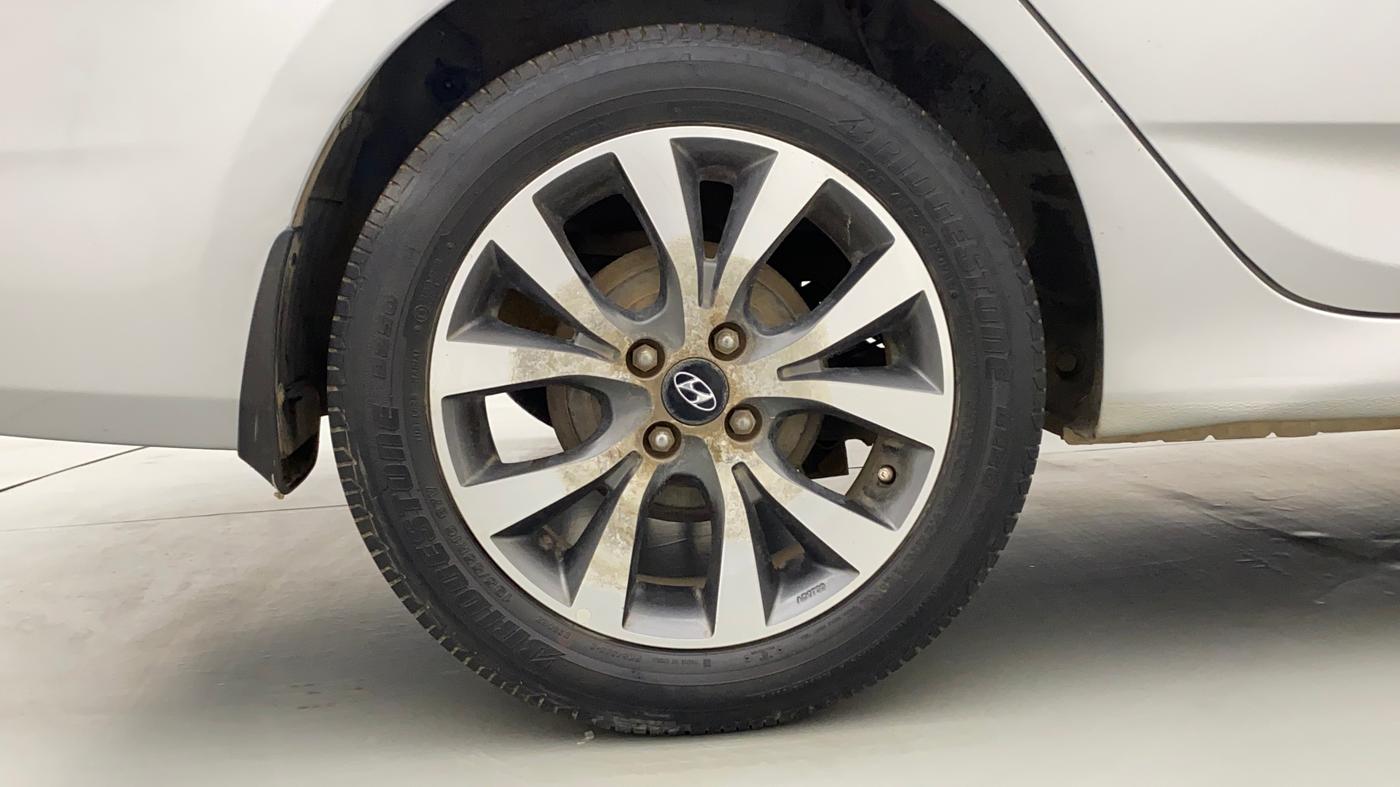 2015 Hyundai Verna FLUIDIC 4S 1.6 VTVT S(O), Petrol, Manual, 43,577 km, Right Rear Wheel