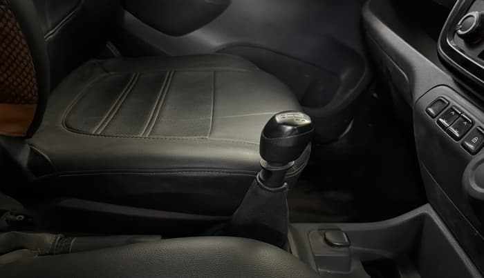 2016 Renault Kwid RXT 0.8, Petrol, Manual, 52,824 km, Gear Lever