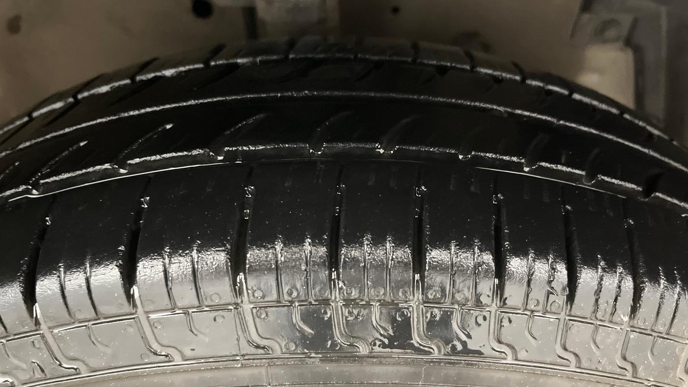 2015 Maruti Swift VXI, Petrol, Manual, 56,206 km, Right Front Tyre Tread
