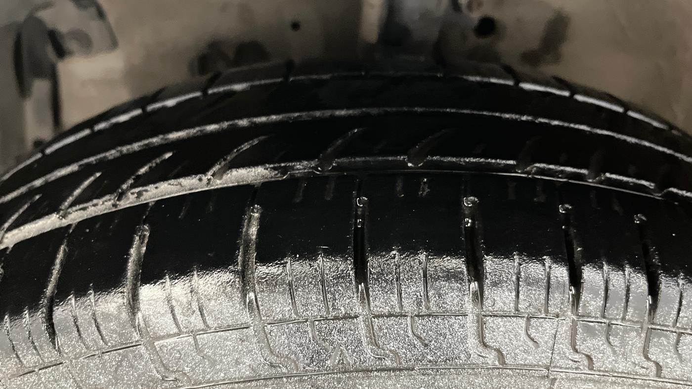 2015 Maruti Swift VXI, Petrol, Manual, 56,206 km, Left Front Tyre Tread