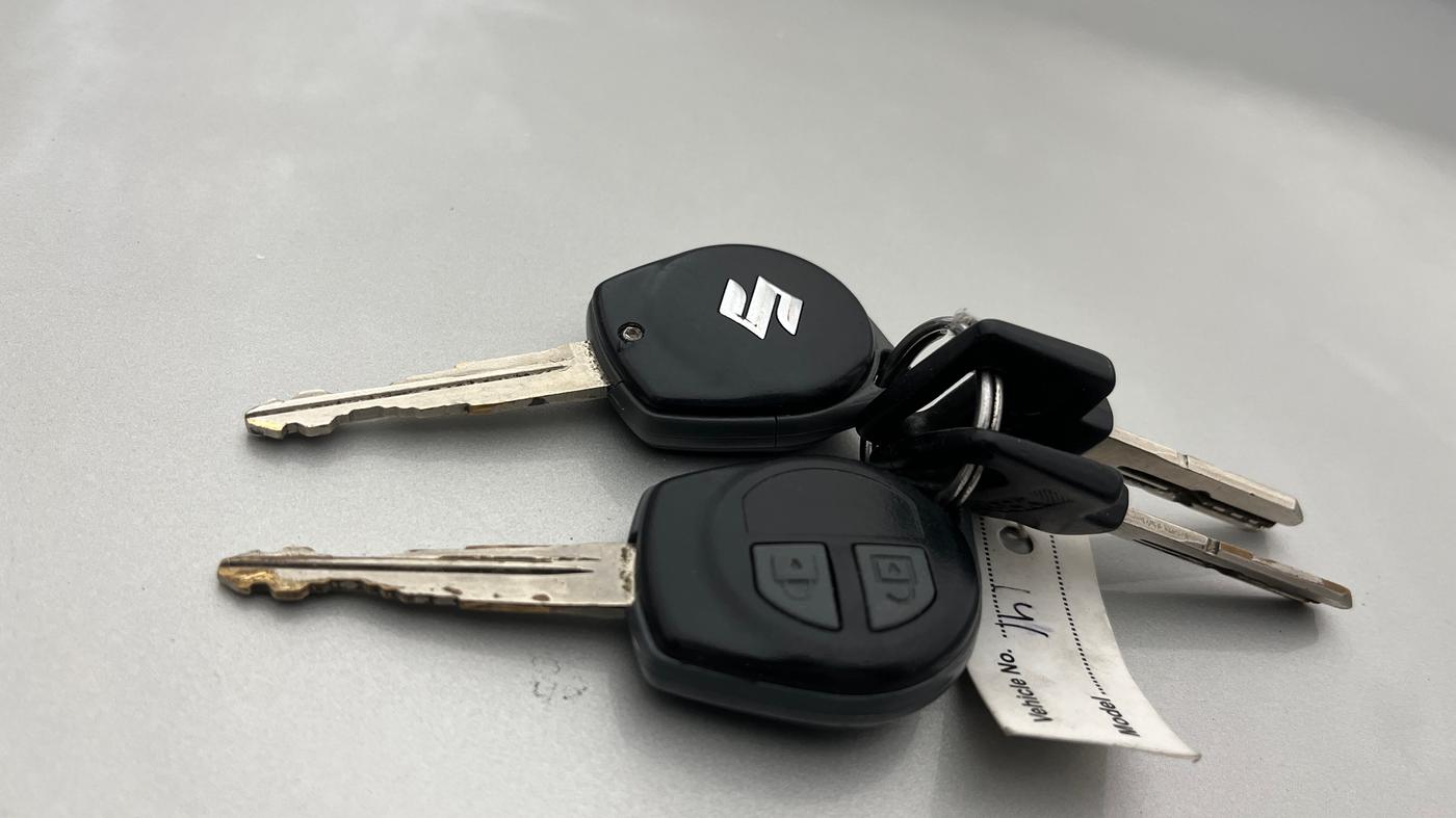 2015 Maruti Swift VXI, Petrol, Manual, 56,206 km, Key Close Up