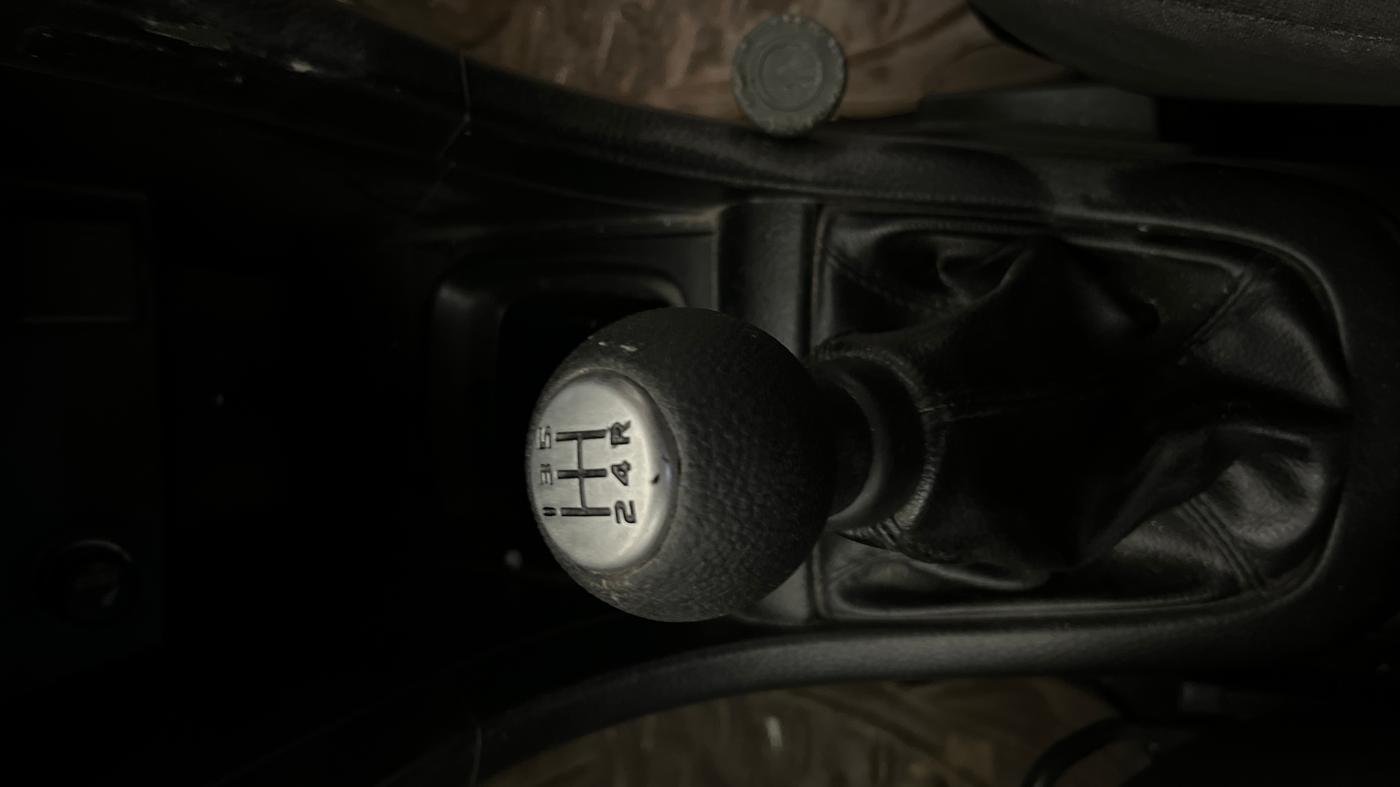 2015 Maruti Swift VXI, Petrol, Manual, 56,206 km, Gear Lever