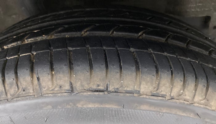 2017 Honda Jazz 1.2 V MT, Petrol, Manual, 67,100 km, Right Rear Tyre Tread