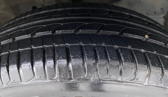 2017 Honda Jazz 1.2 V MT, Petrol, Manual, 67,100 km, Right Front Tyre Tread