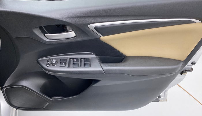 2017 Honda Jazz 1.2 V MT, Petrol, Manual, 67,100 km, Driver Side Door Panels Control