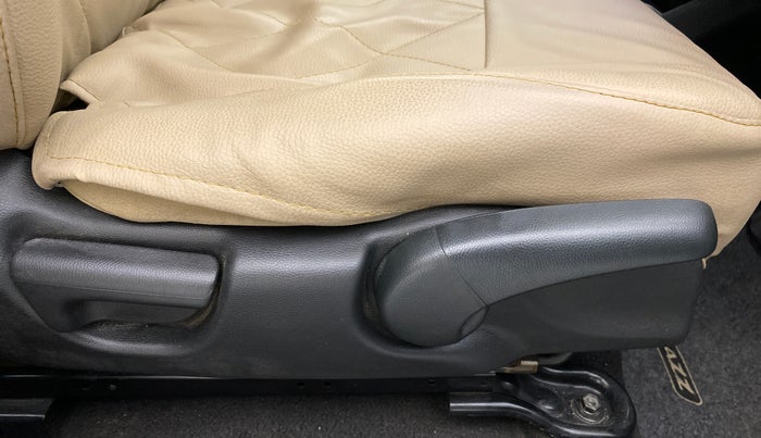 2017 Honda Jazz 1.2 V MT, Petrol, Manual, 67,100 km, Driver Side Adjustment Panel