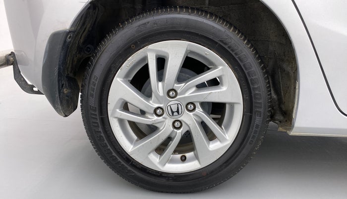 2017 Honda Jazz 1.2 V MT, Petrol, Manual, 67,100 km, Right Rear Wheel