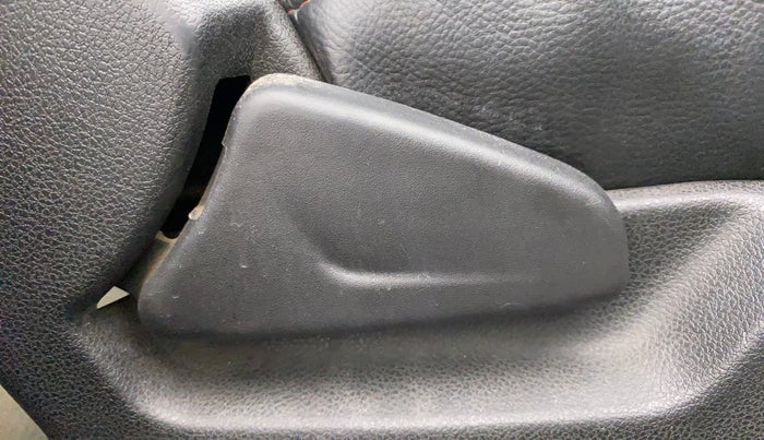 2017 Renault Kwid RXT 0.8 (O), Petrol, Manual, 74,874 km, Driver Side Adjustment Panel