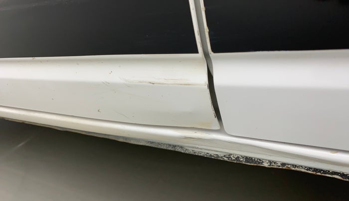 2017 Renault Kwid RXT 0.8 (O), Petrol, Manual, 74,874 km, Front passenger door - Slightly dented