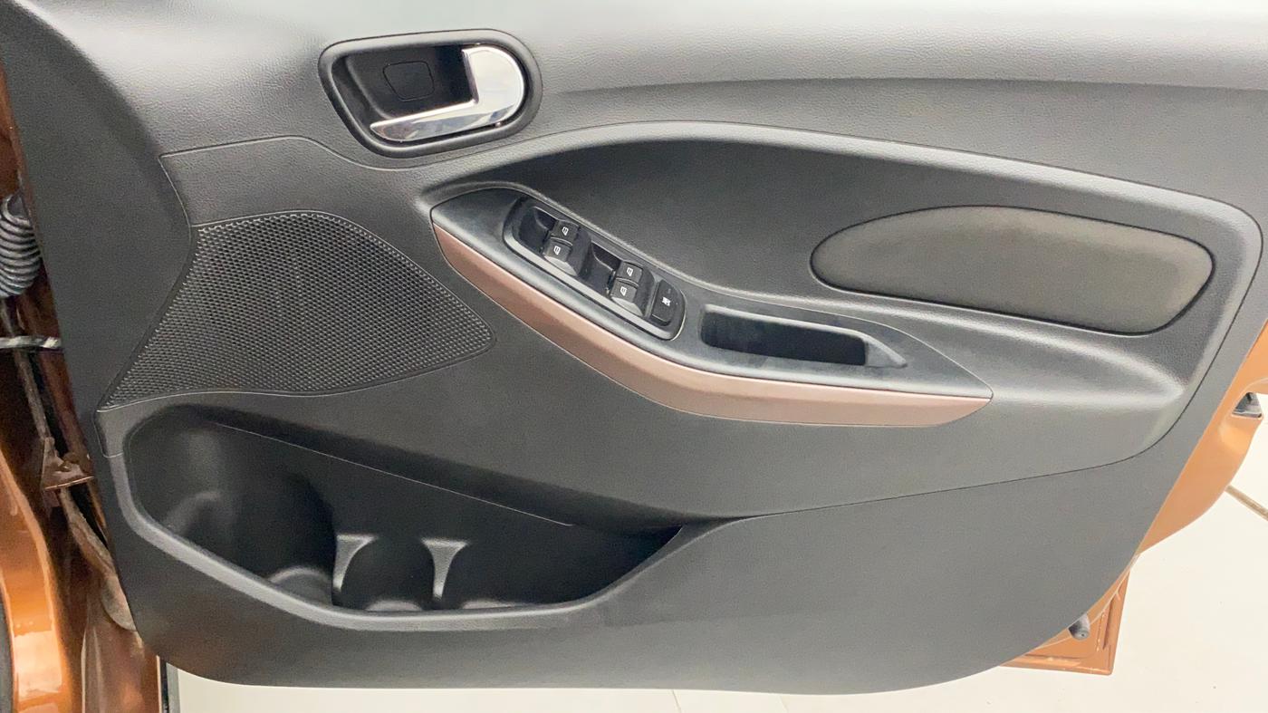 2018 Ford FREESTYLE TITANIUM 1.2 TI-VCT MT, Petrol, Manual, 31,880 km, Driver Side Door Panels Controls