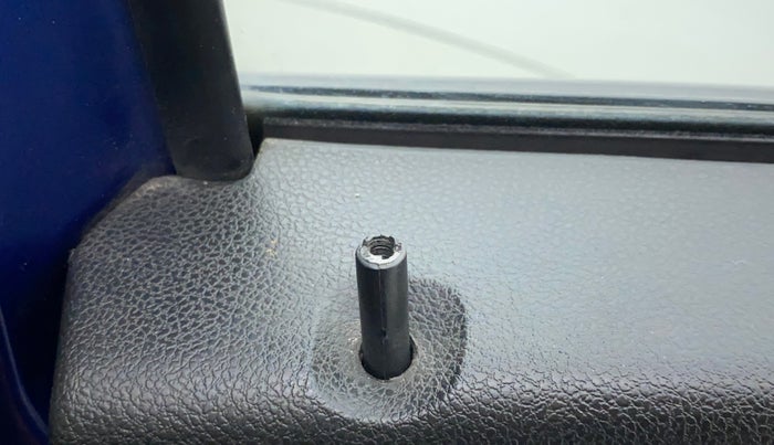 2018 Renault Kwid CLIMBER 1.0 AMT, Petrol, Automatic, 59,869 km, Lock system - Door lock knob has minor damage