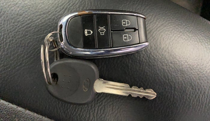 2021 Hyundai NEW SANTRO MAGNA AMT, Petrol, Automatic, 18,229 km, Key Close Up
