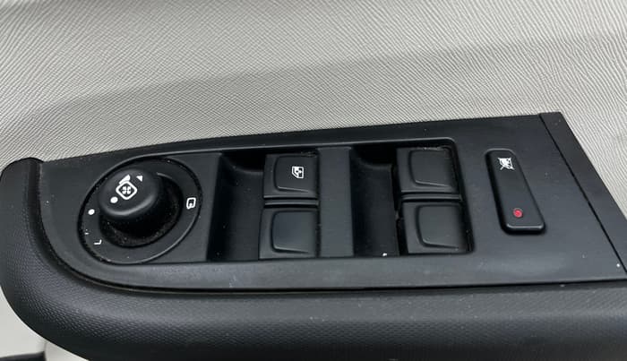 2022 Tata ALTROZ XT PETROL, Petrol, Manual, 72,429 km, Driver Side Door Panels Control
