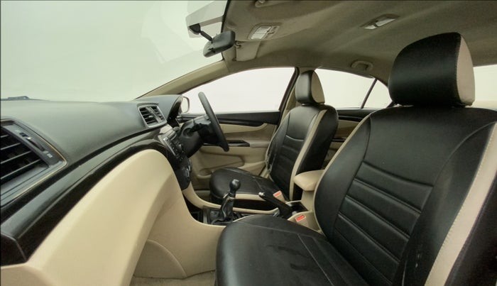 2014 Maruti Ciaz VDI, Diesel, Manual, 86,623 km, Right Side Front Door Cabin