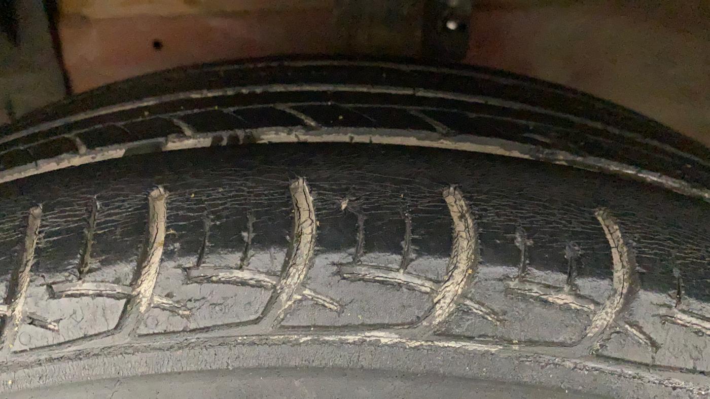 2014 Maruti Ciaz VDI, Diesel, Manual, 86,623 km, Left Front Tyre Tread