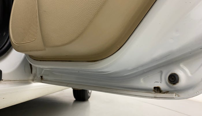 2020 Honda Amaze 1.5L I-DTEC S, Diesel, Manual, 1,11,537 km, Right rear door - Slightly rusted