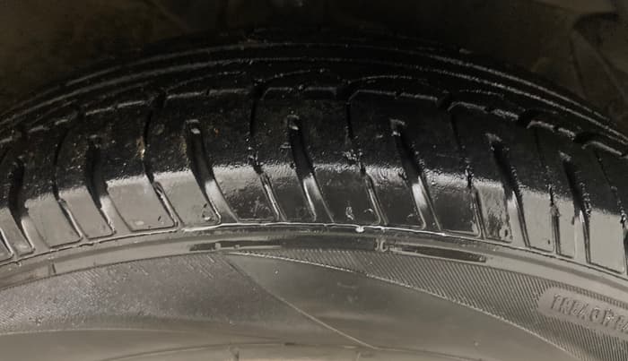 2013 Hyundai i20 MAGNA 1.4 CRDI, Diesel, Manual, 1,12,243 km, Right Front Tyre Tread