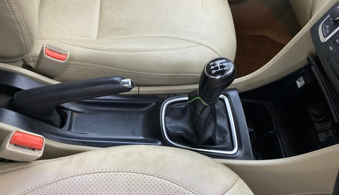 2017 Maruti Ciaz ZDI+ SHVS, Diesel, Manual, 95,421 km, Gear Lever