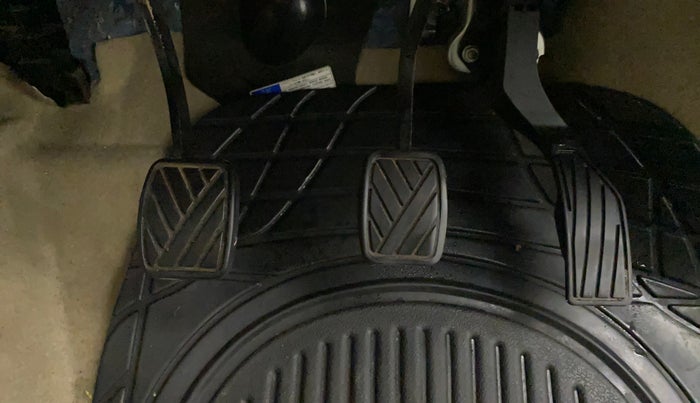 2016 Maruti Ertiga VXI ABS, Petrol, Manual, 9,354 km, Pedals