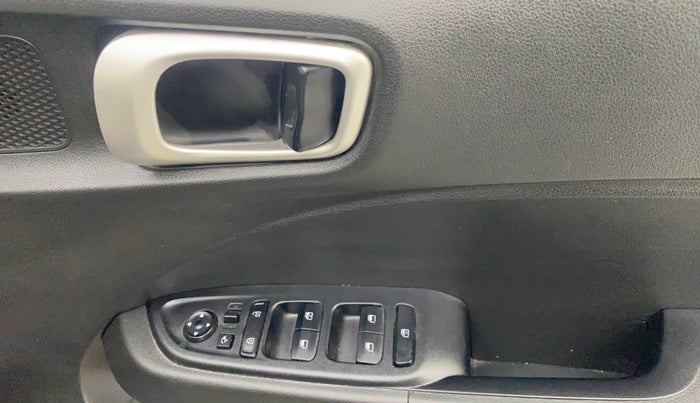 2019 Hyundai VENUE SX PLUS 1.0 TURBO DCT, Petrol, Automatic, 28,795 km, Driver Side Door Panels Control