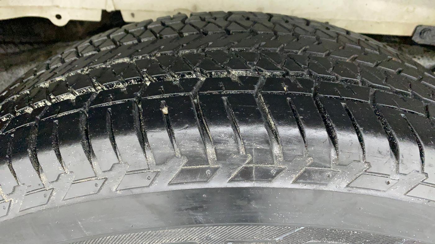 2015 Mahindra Scorpio S8, Diesel, Manual, 60,362 km, Right Rear Tyre Tread