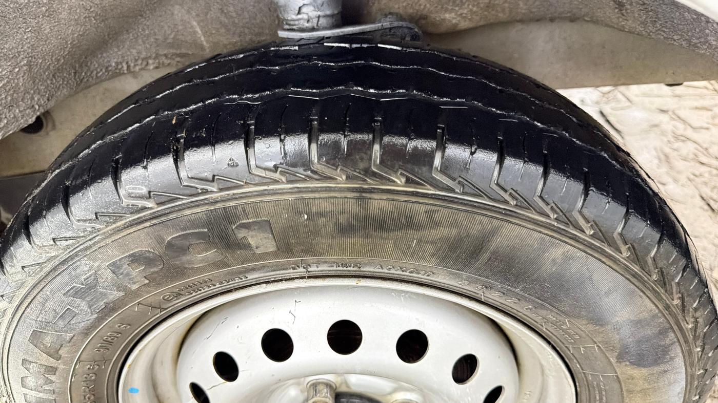 2022 Maruti Eeco 7 STR STD 1.2, CNG, Manual, 53,859 km, Right Front Tyre Tread