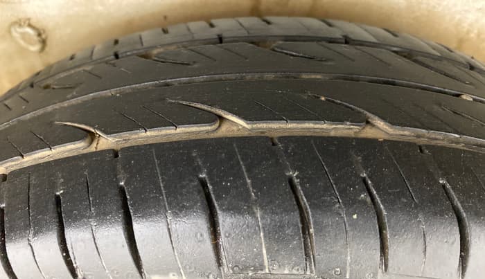 2015 Maruti OMNI E STD, Petrol, Manual, 65,101 km, Left Rear Tyre Tread