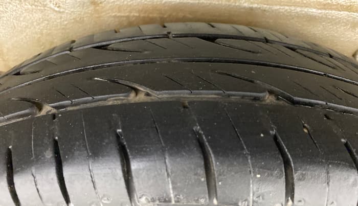 2015 Maruti OMNI E STD, Petrol, Manual, 65,101 km, Right Rear Tyre Tread