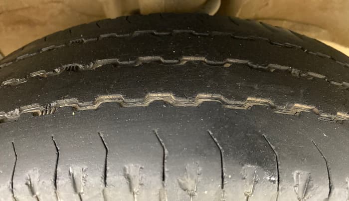 2015 Maruti OMNI E STD, Petrol, Manual, 65,101 km, Right Front Tyre Tread