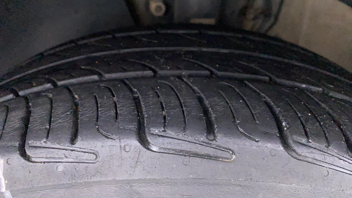 2016 Volkswagen Polo COMFORTLINE 1.2L PETROL, Petrol, Manual, 79,315 km, Left Front Tyre Tread