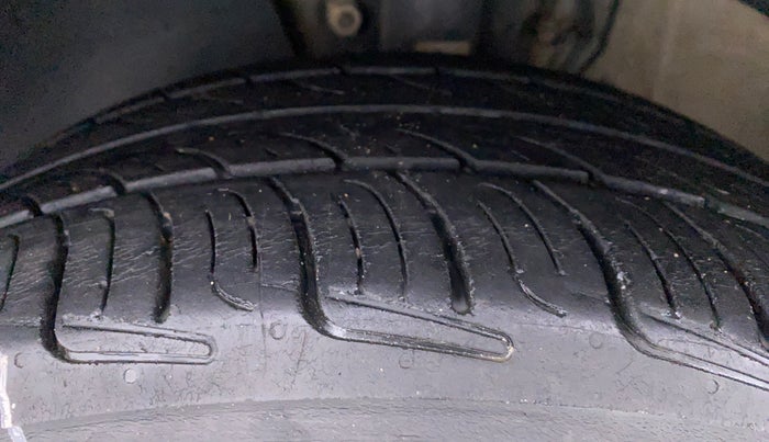 2016 Volkswagen Polo COMFORTLINE 1.2L PETROL, Petrol, Manual, 79,315 km, Left Front Tyre Tread