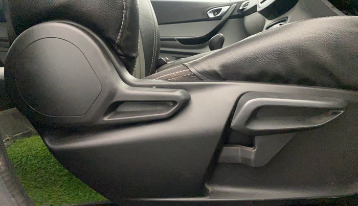 2020 Tata Tiago XZ PLUS PETROL, Petrol, Manual, 48,332 km, Driver Side Adjustment Panel