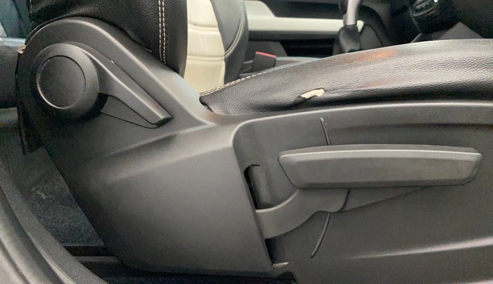 2022 Tata PUNCH CREATIVE  1.2 RTN DUAL TONE, Petrol, Manual, 28,983 km, Driver Side Adjustment Panel