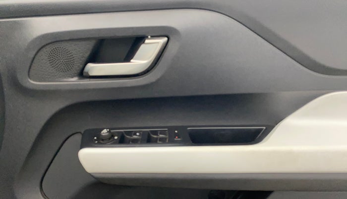 2022 Tata PUNCH CREATIVE  1.2 RTN DUAL TONE, Petrol, Manual, 28,983 km, Driver Side Door Panels Control